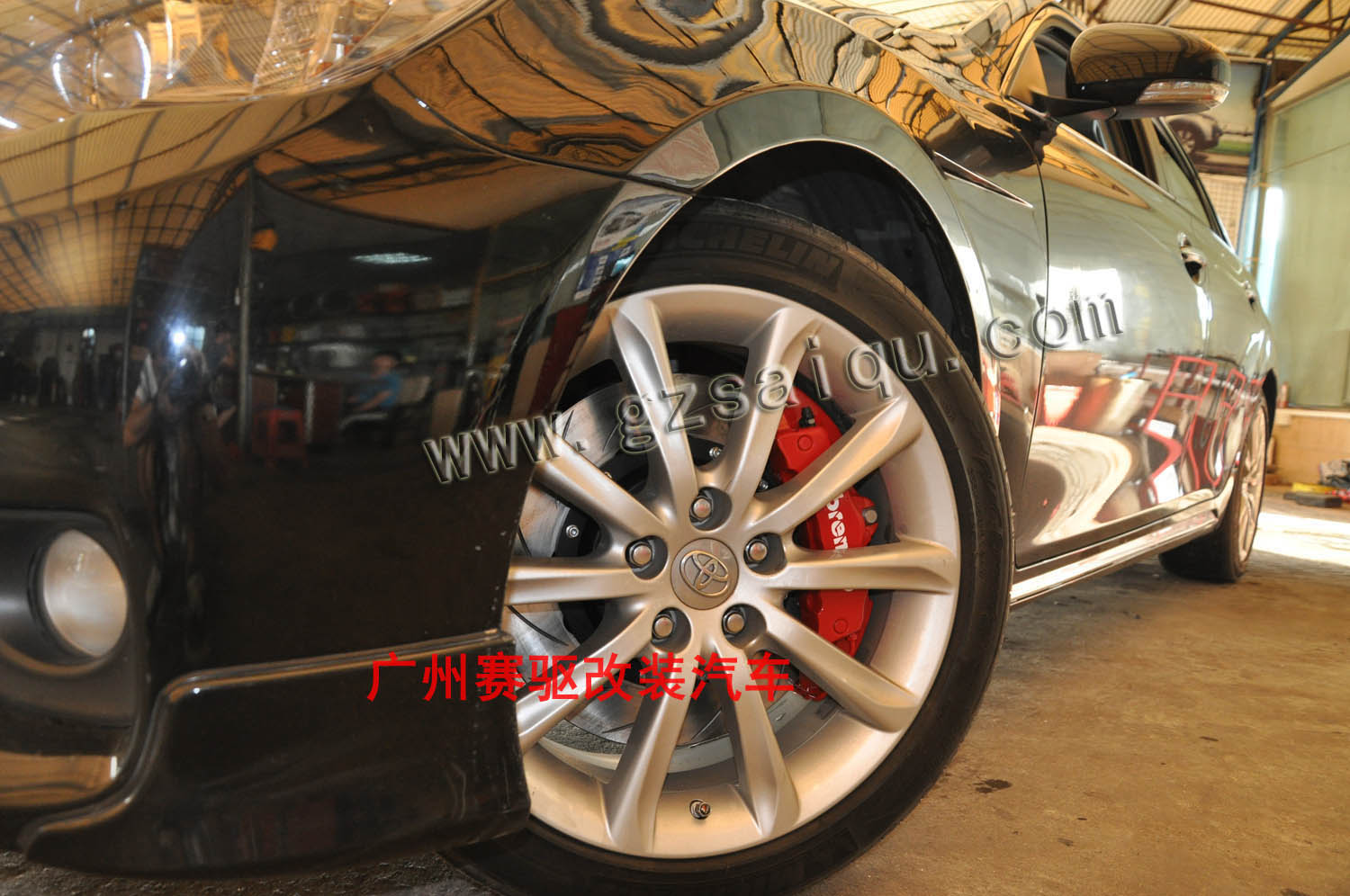 銳志改裝BREMBO六活塞剎車(chē)系統(tǒng)